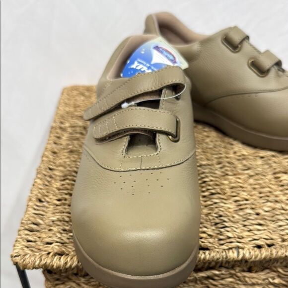 Brand New women’s Drew shoes sz 9W - Picture 4 of 4